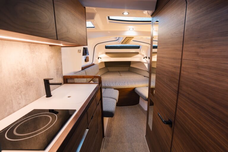 Axopar 38 XC Cross Cabin